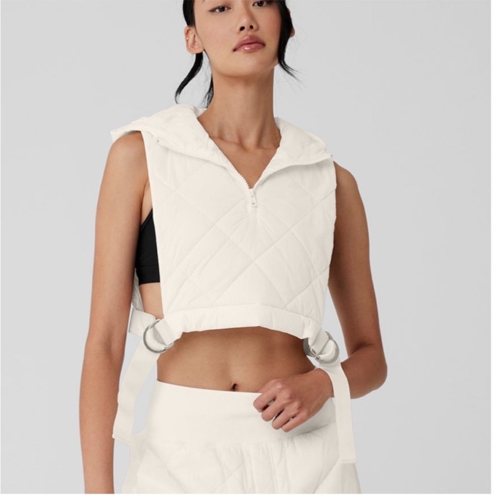 ALO Yoga Cropped Vest with Hood - Picture 3 of 6
